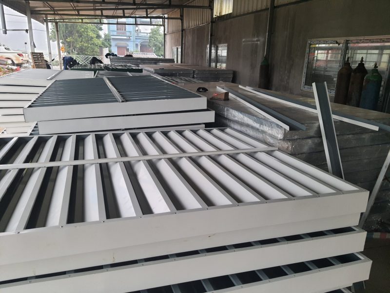 Khám phá sức hút và ưu điểm của lam tôn chắn nắng