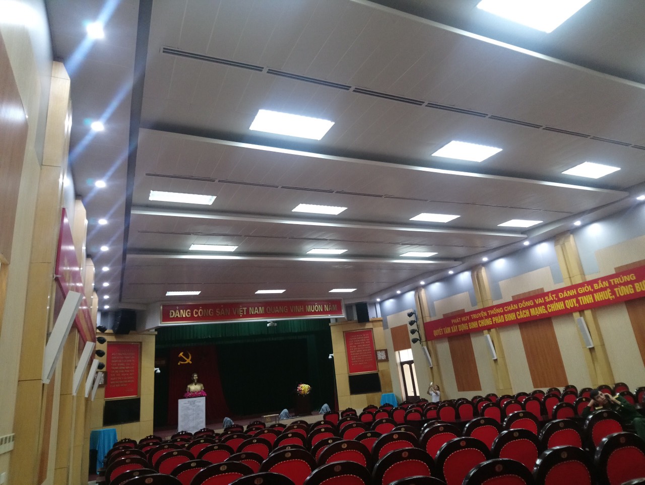 z2072330646808_182facad3bc177b5124900e16b12a389 trần clip in