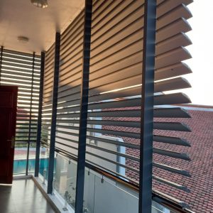 Lam chắn nắng lá liễu bằng nhôm
